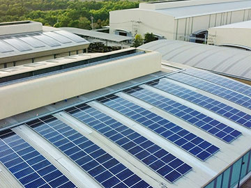 Photovoltaikanlagen auf freie Dachflächen einsetzen.