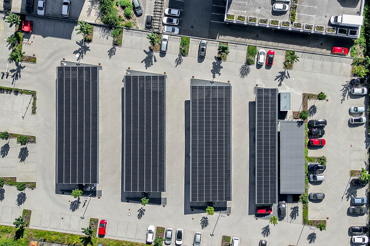Solarparkplatz an der Konzernzentrale von Jungheinrich