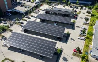 Mit PV-Überschussladen den eigenen Solarstrom zum Laden des E-Autos nutzen.