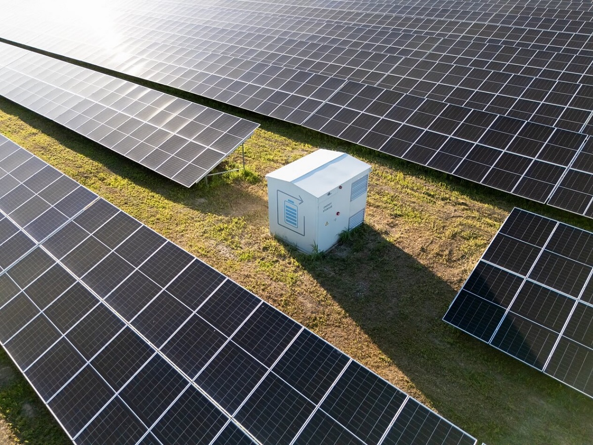 batteriespeicher-fuer-unternehmen Große Batteriespeicher für Unternehmen und Kommunen.